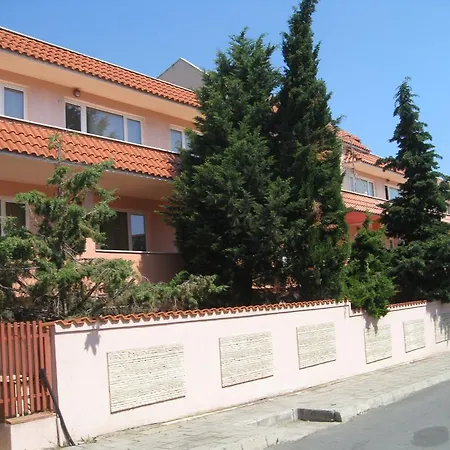 Lozenets Resort Hotel لوزينيتس